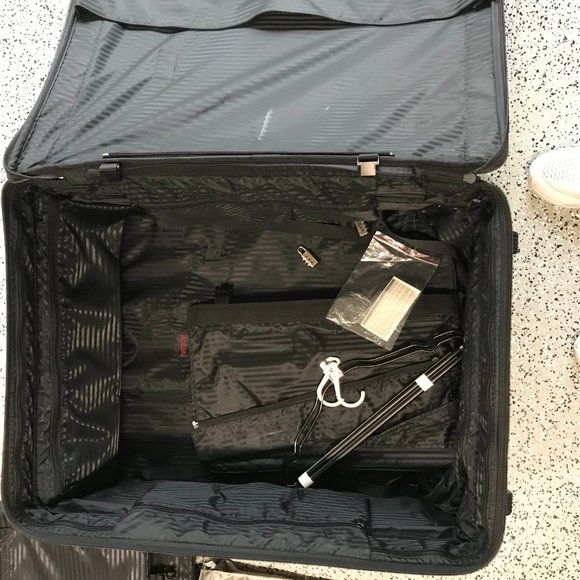 Tumi Luggage - Picture 2 of 5